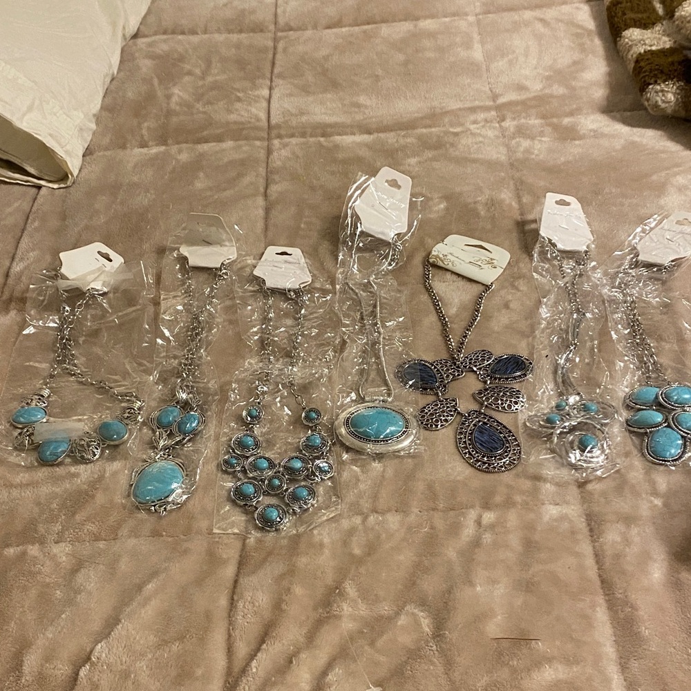 Elegant Blue and Silver Necklace Set